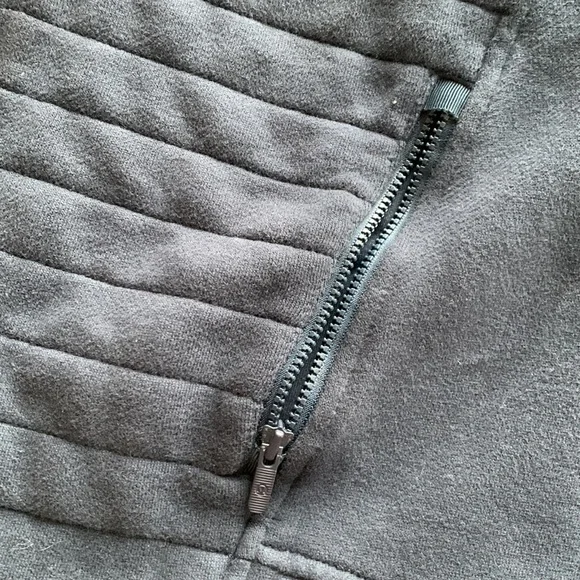 Lululemon Zip up Hoodie. - Picture 4 of 5